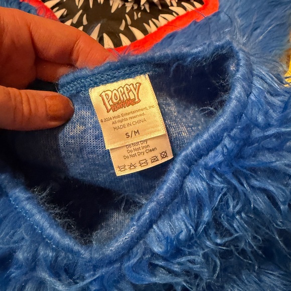 Poppy Playtime Huggy Wuggy Costume- brand new! Adult S/M - Picture 3 of 5